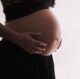 Entenda a licença-maternidade, o que diz a lei, como funciona e quem tem direito